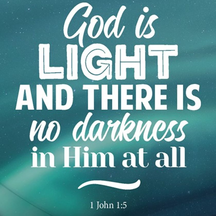 Kerstkaart 'God is light' - MA26229 -  Christelijke kerstkaarten bij MajesticAlly