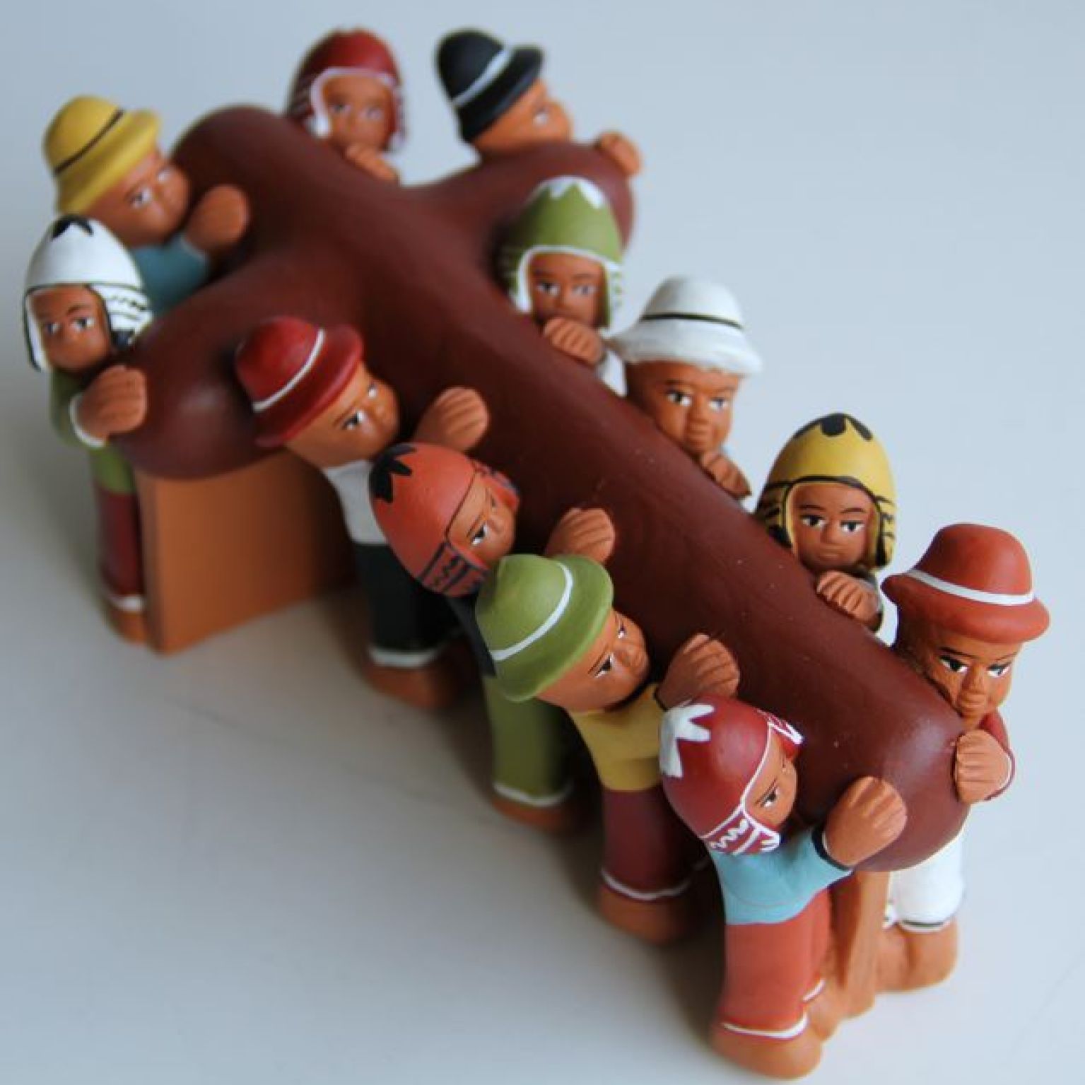 Kruis met 12 dragers keramiek - 5500357049 -  Fairtrade bij MajesticAlly