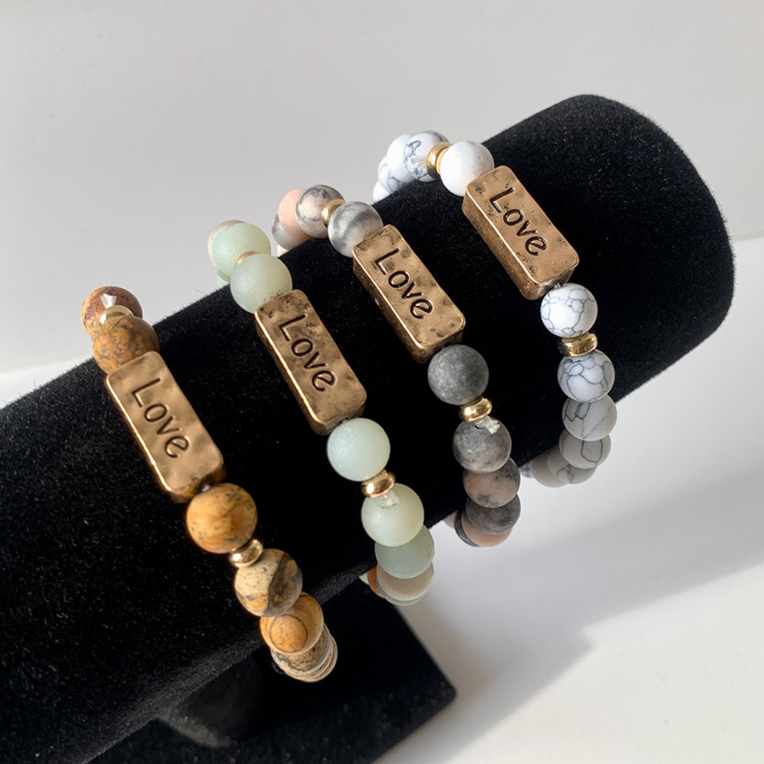 MA47407-MA47409 - MA47423 natuursteen armband 'Love'