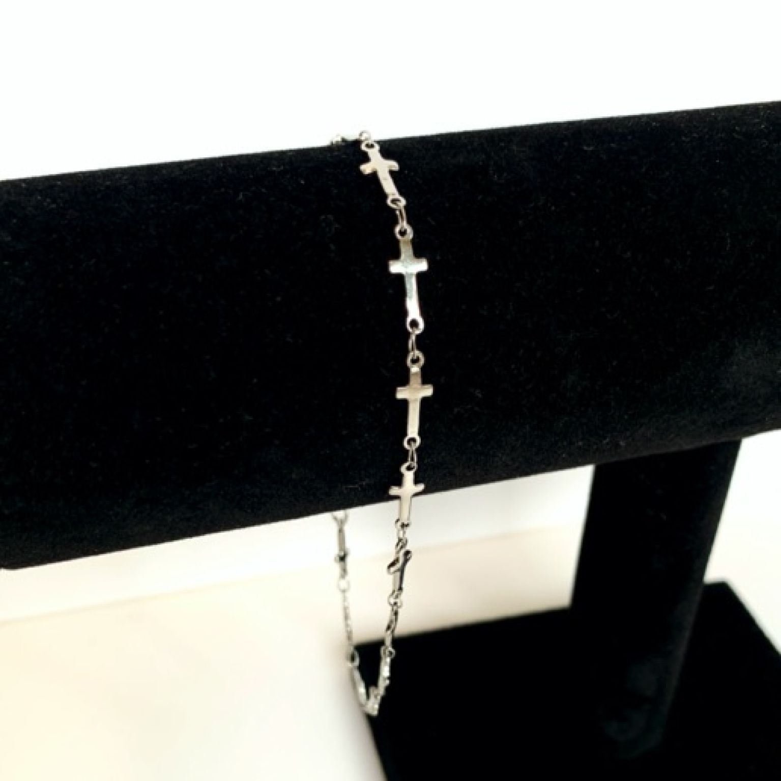 MA47702 - Enkelbandje geschakelde kruisjes zilver