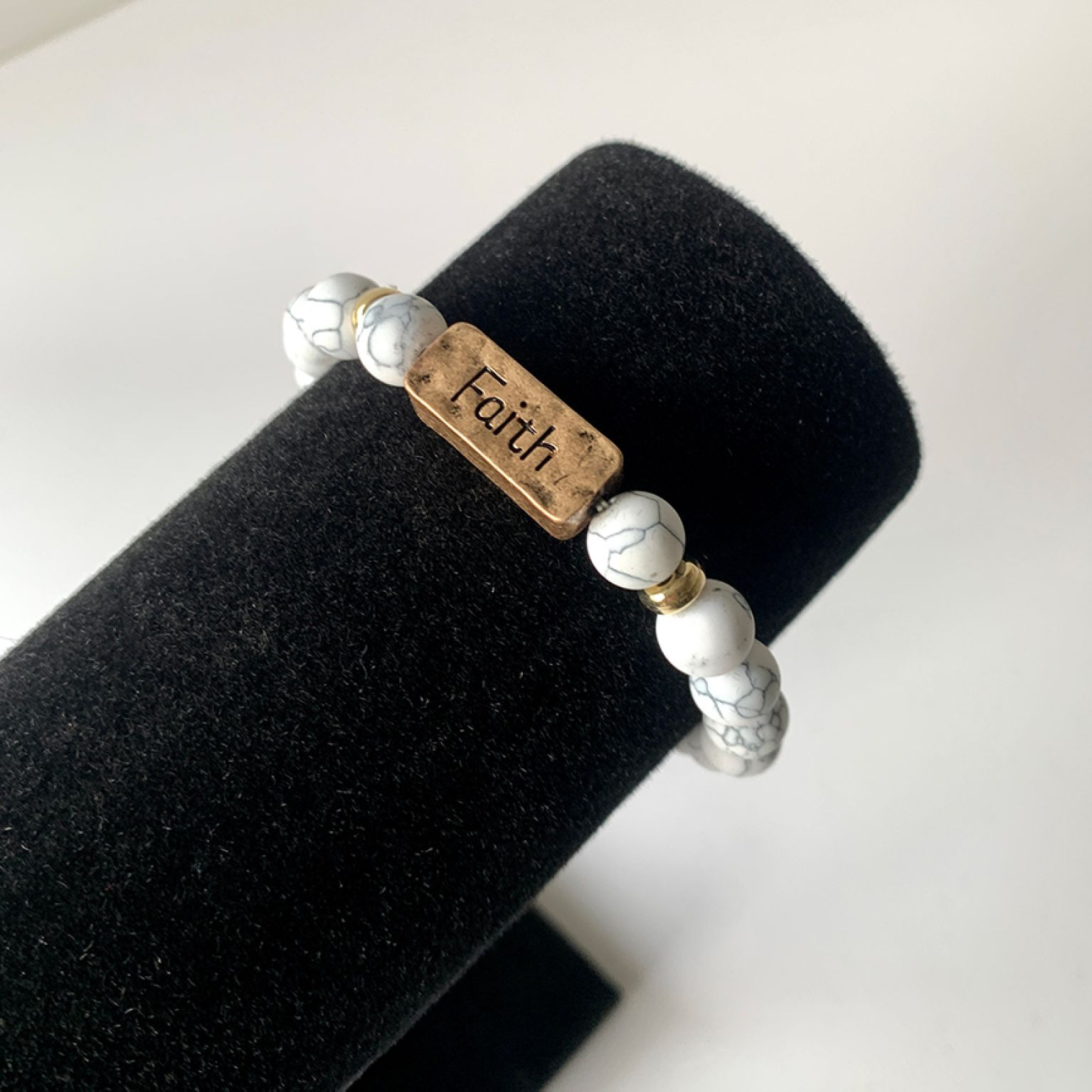 MA47401 Natuursteen armband Faith wit