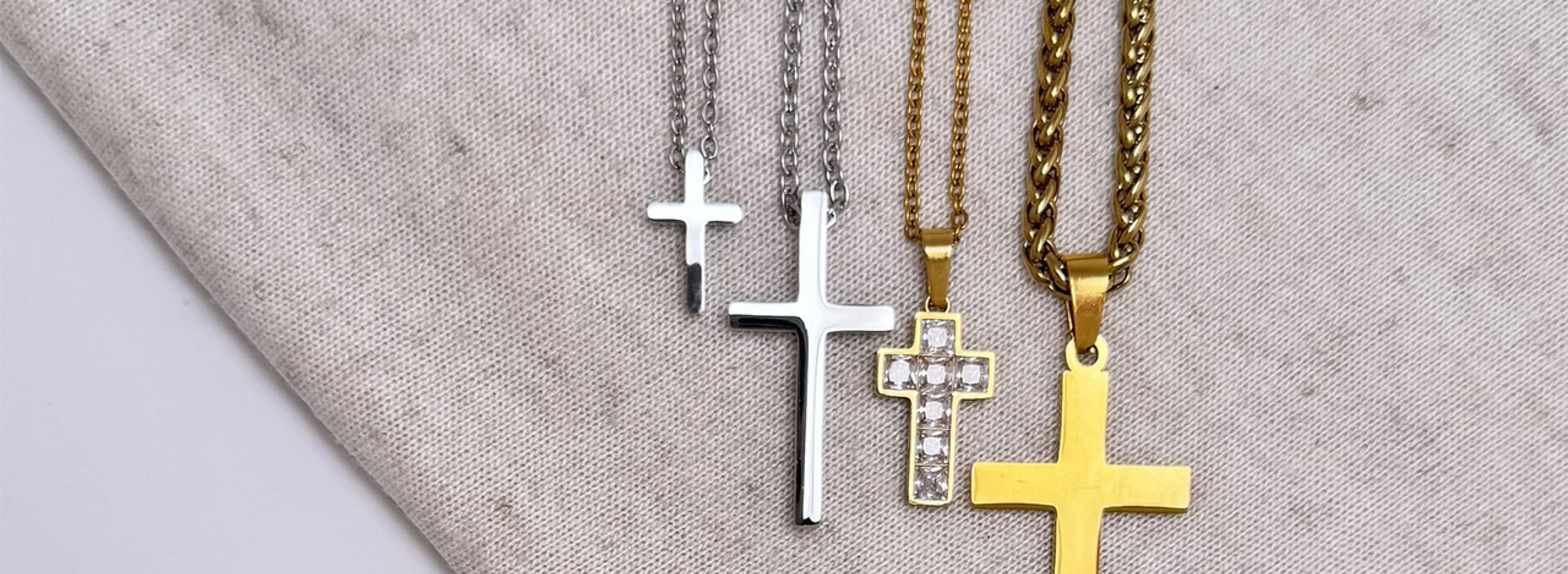 CAT07 sieraden met kruisje LR feea6f15