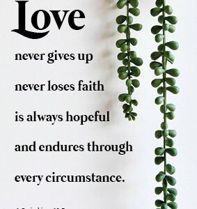 Minikaart 'Love never gives up' - 552598MK -  Minikaartjes bij MajesticAlly